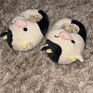 FREE W PURCHASE Squishmallow cow house slippers